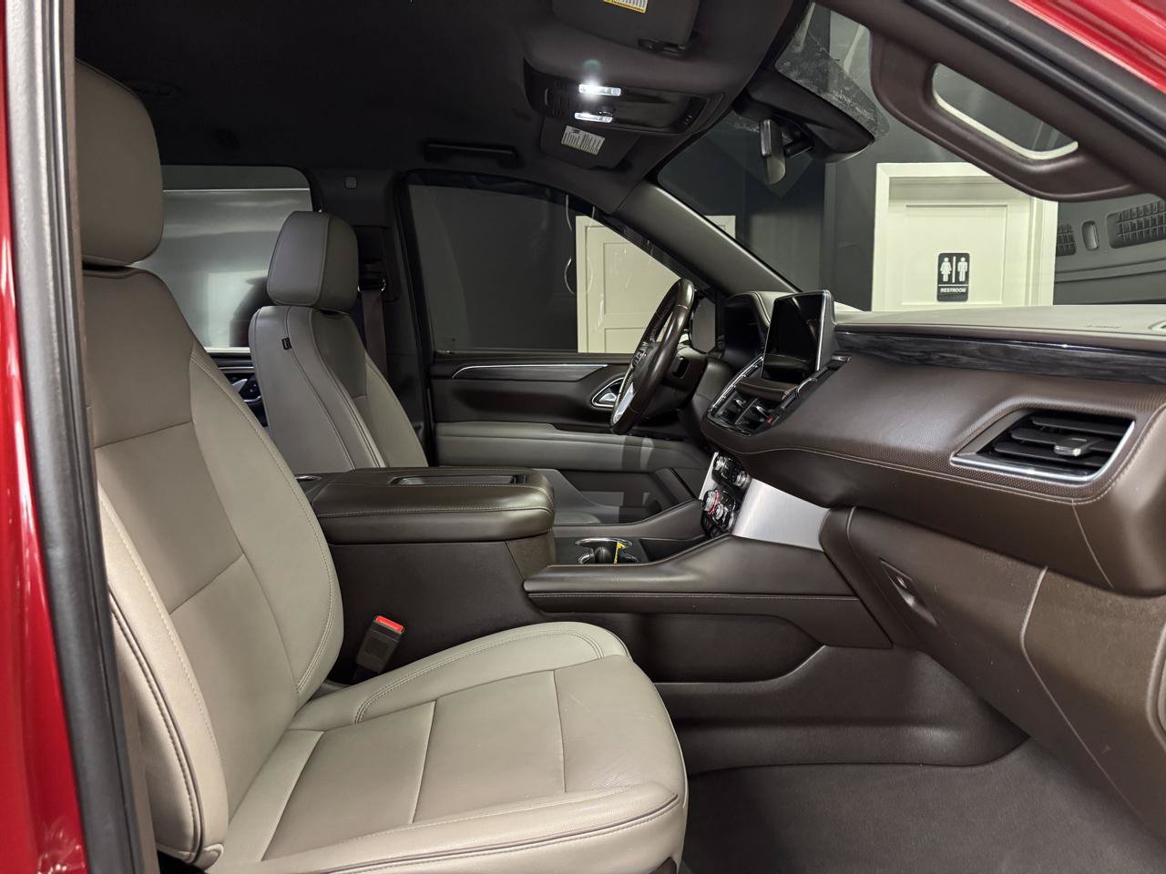 Used 2022 GMC Yukon XL SLT AWD/4WD image 33