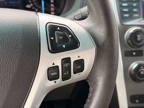 Used 2015 Ford Explorer XLT image 38