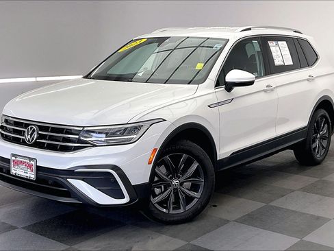 Used 2023 Volkswagen Tiguan SE AWD/4WD image 12