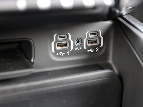 Used 2021 RAM 1500 Laramie AWD/4WD image 31