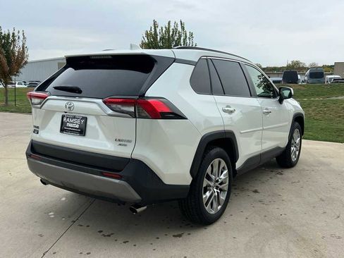 Used 2020 Toyota RAV4 Limited image 5