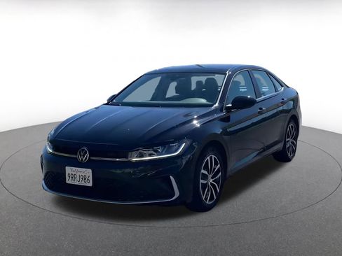 Used 2025 Volkswagen Jetta SE image 7
