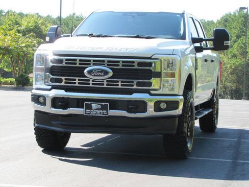 Used 2023 Ford F250 XLT w/ FX4 Off-Road Package image 9