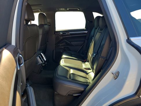 Used 2016 Porsche Cayenne image 19