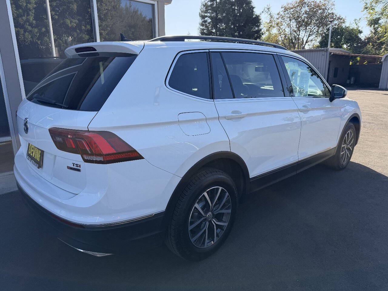 Used 2018 Volkswagen Tiguan SE w/ Panoramic Sunroof Package AWD/4WD image 7