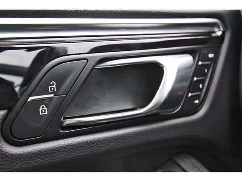 Used 2021 Porsche Macan S AWD/4WD image 22