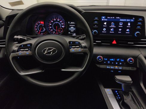 Used 2023 Hyundai Elantra SEL FWD image 22