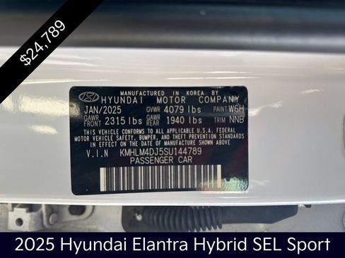 Used 2025 Hyundai Elantra SEL image 27