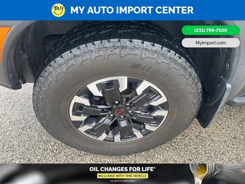 Used 2024 Nissan Frontier PRO-4X w/ Technology Package AWD/4WD image 9