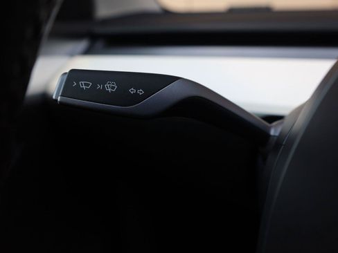 Used 2022 Tesla Model Y Performance AWD/4WD image 30