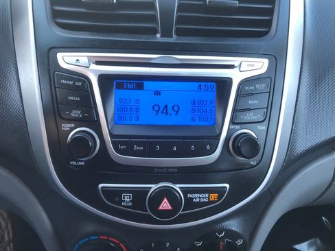 Used 2014 Hyundai Accent GLS image 10