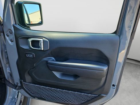 Used 2018 Jeep Wrangler Unlimited Sport S AWD/4WD image 34