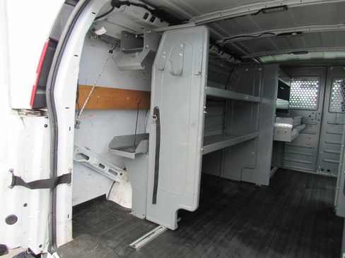 Used 2015 Chevrolet Express 2500 RWD image 24