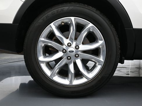 Used 2015 Ford Explorer XLT w/ Equipment Group 202A FWD image 18