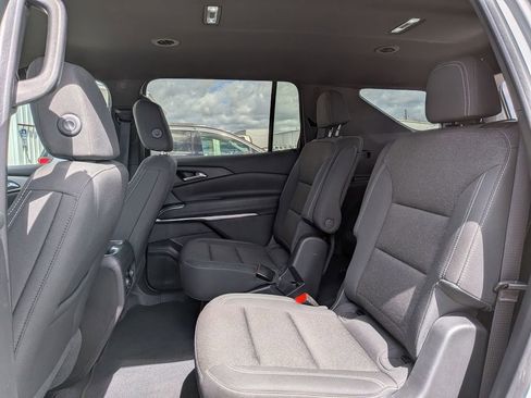 Used 2025 Chevrolet Traverse LT FWD image 26
