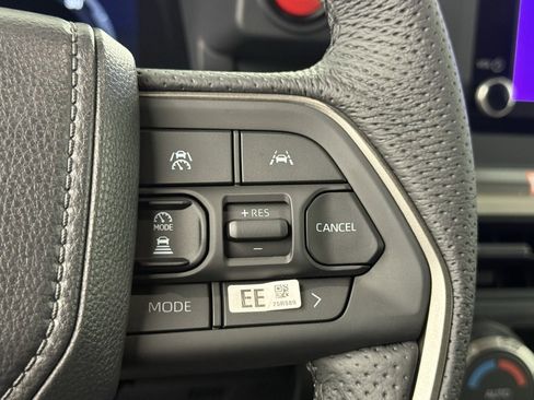 Used 2025 Toyota Tacoma TRD Off-Road image 21