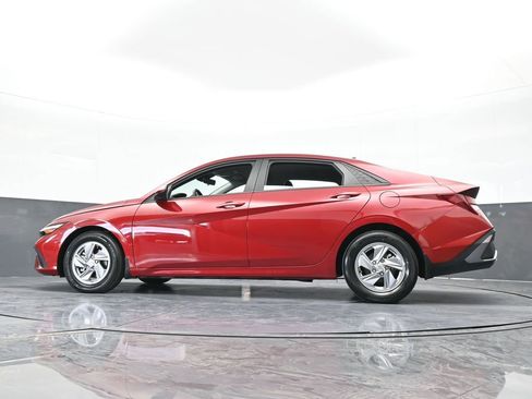 Used 2024 Hyundai Elantra SE image 50