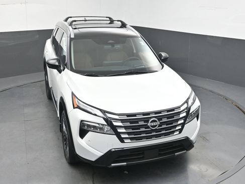 Certified 2025 Nissan Rogue Platinum w/ Platinum Premium Package FWD image 27