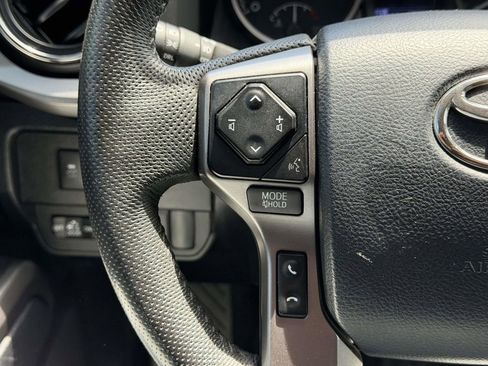 Used 2020 Toyota Tacoma SR5 RWD image 8
