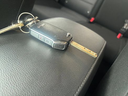 Used 2025 Kia Soul LX w/ LX Technology Package FWD image 20