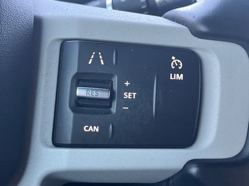 Used 2021 Land Rover Defender 110 X-Dynamic SE image 10