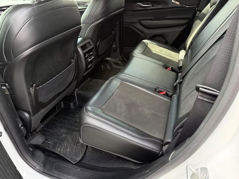 Used 2023 Jeep Grand Cherokee Altitude AWD/4WD image 9