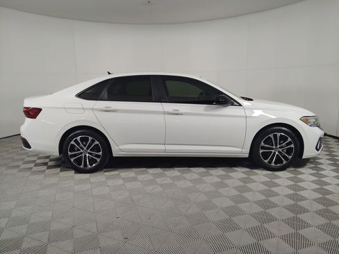 Used 2024 Volkswagen Jetta Sport image 8