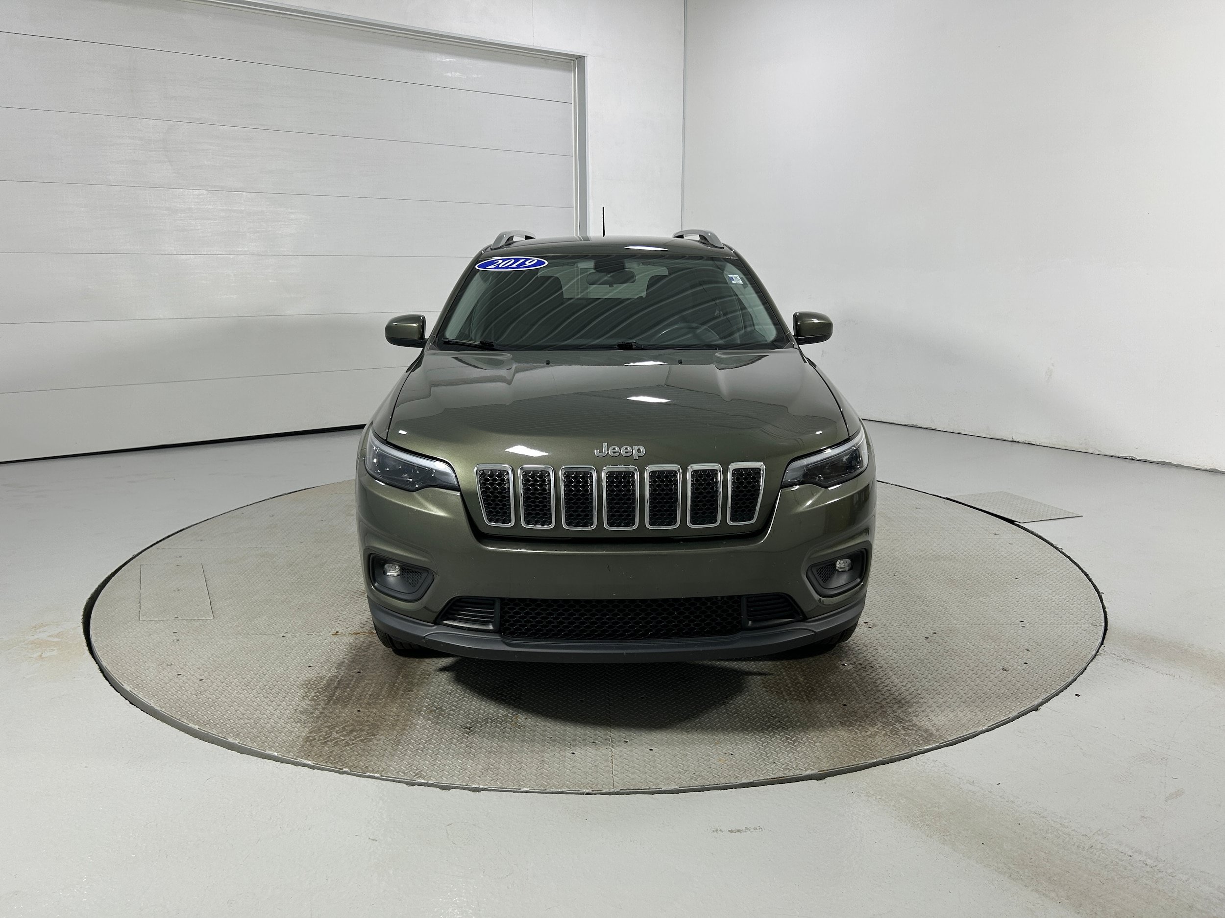 Used 2019 Jeep Cherokee Latitude w/ Cold Weather Group AWD/4WD image 18