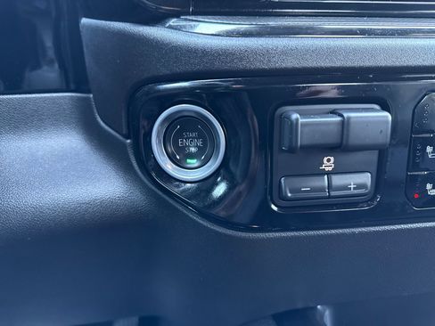 Used 2025 Chevrolet Silverado 2500 ZR2 w/ Technology Package image 26