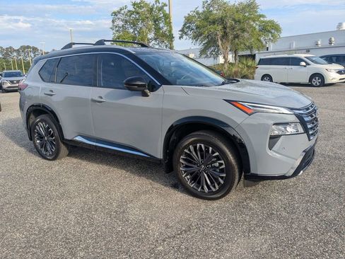 Used 2025 Nissan Rogue Platinum w/ Platinum Premium Package FWD image 2