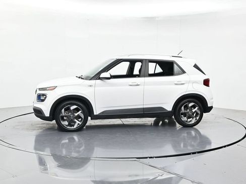 Used 2024 Hyundai Venue SEL FWD image 6
