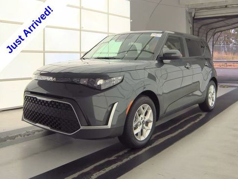 Used 2025 Kia Soul LX w/ LX Technology Package FWD image 1