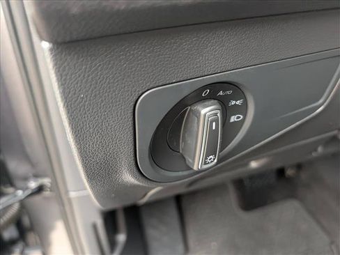Used 2023 Volkswagen Tiguan SE w/ Panoramic Sunroof Package AWD/4WD image 30