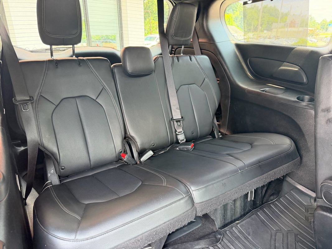 Used 2020 Chrysler Pacifica Touring-L w/ S Appearance Package FWD image 15