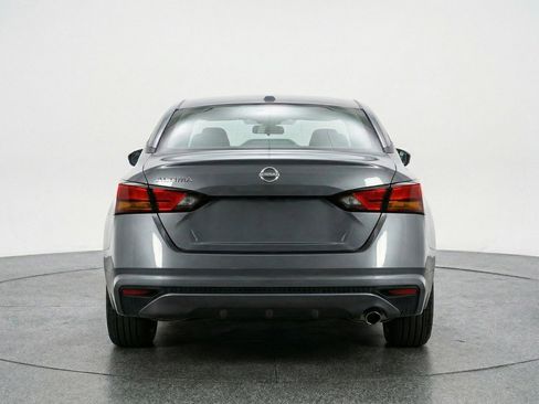 Used 2025 Nissan Altima 2.5 SV FWD image 7