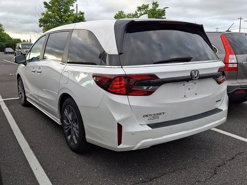Used 2025 Honda Odyssey Touring image 3