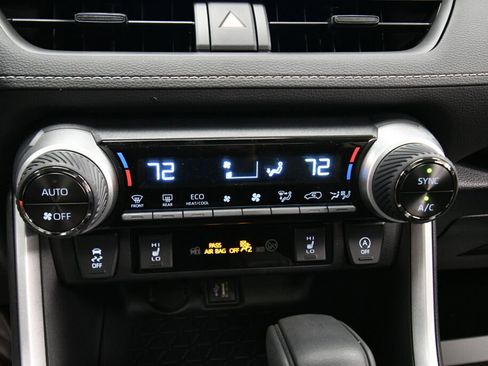 Used 2025 Toyota RAV4 XLE image 15