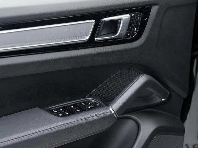 Certified 2023 Porsche Cayenne Platinum Edition AWD/4WD image 7