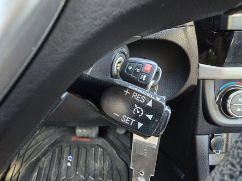 Used 2016 Toyota Corolla LE image 24