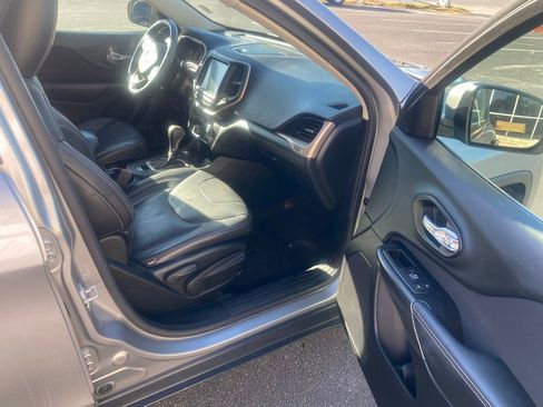 Used 2015 Jeep Cherokee Latitude w/ Comfort/Convenience Group image 12