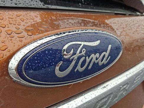 Used 2017 Ford Explorer XLT image 30