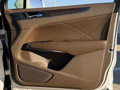 Used 2017 Lincoln MKC Reserve w/ Lincoln MKC Climate Package image 17