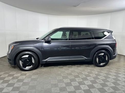 Used 2024 Kia EV9 Wind image 6