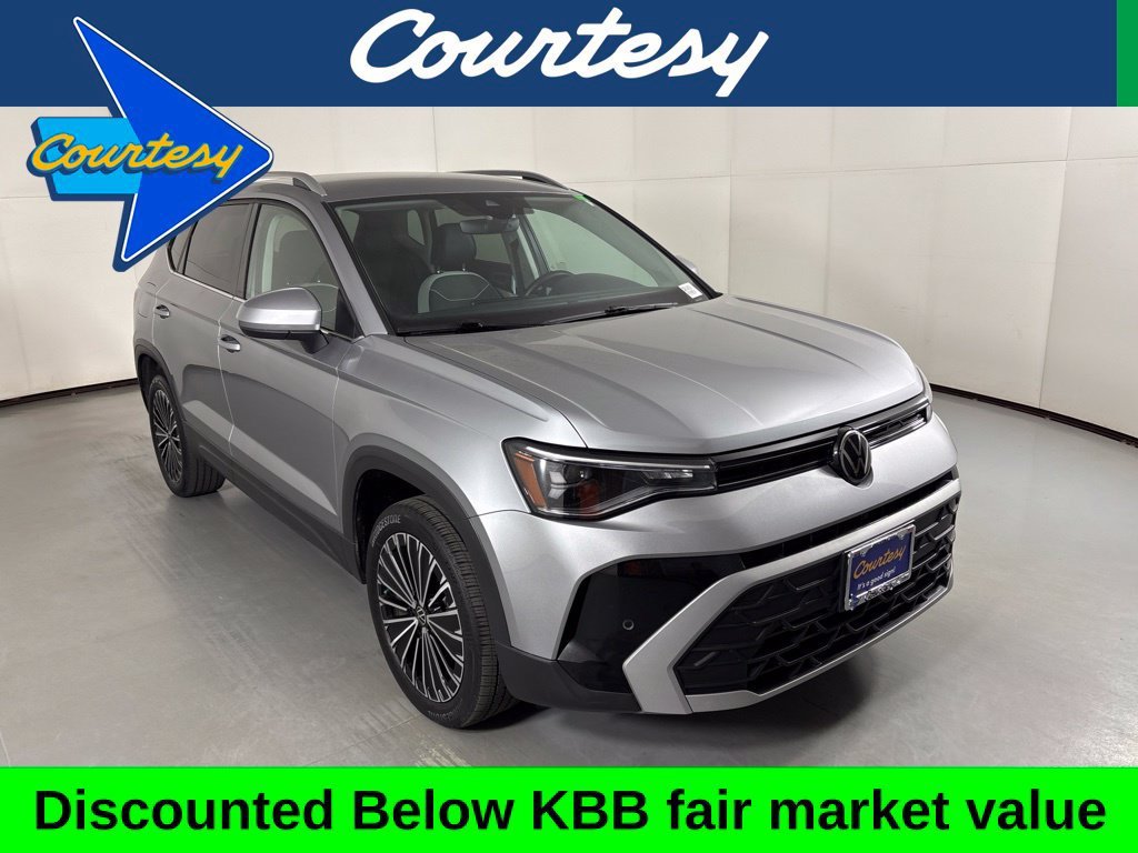 Used 2025 Volkswagen Taos SE FWD image 1