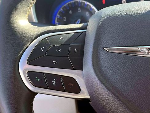 Used 2023 Chrysler Pacifica Touring-L image 21