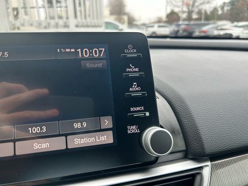 Used 2018 Honda Accord Sport image 16