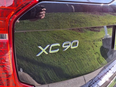 Certified 2025 Volvo XC90 B5 Plus image 28