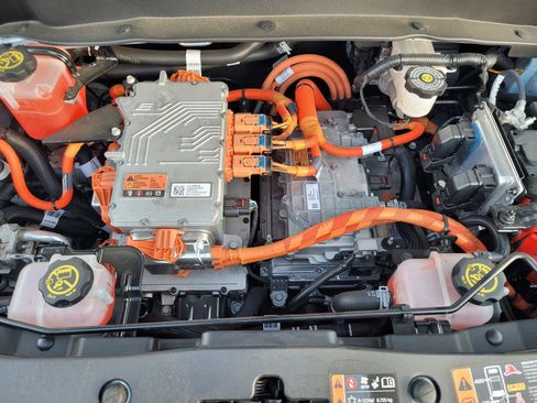 Used 2022 Chevrolet Bolt EUV Premier w/ Sun & Sound Package image 27