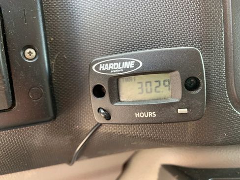 Used 2018 Ford E-350 and Econoline 350 Super Duty RWD image 18