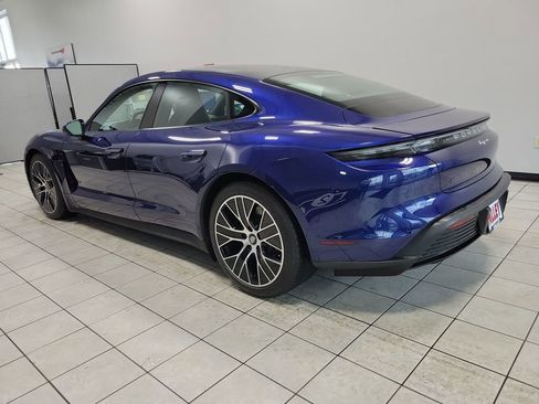 Used 2021 Porsche Taycan image 21